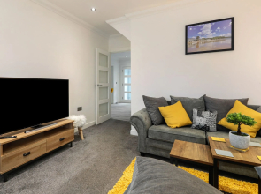 Ocean Waves - Ground Floor Apartment Pet Friendly Enclosed Garden