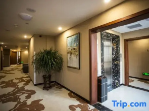 Hua Rui Hotel (Heze Railway Station Changjiang Road Branch)