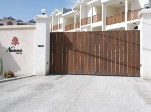 HOSPITALITYEXPERT 2BR Townhouse 1, MoBay, Sleeps 6 - Pool, Beach & Private Chef