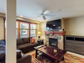 2307- Two Bedroom + Den Deluxe Eagle Springs East 2 Hotel Room by RedAwning