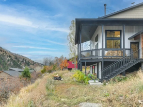Mountain-view Home Near Hiking in Alpine!