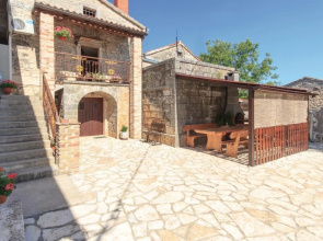 Stunning Home in Stifanici With Wifi and 3 Bedrooms