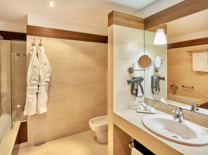 NH Collection Palacio de Burgos