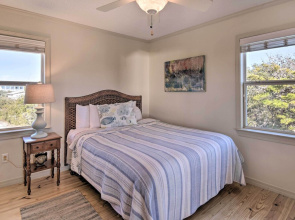 Gulf Shores Rental w/ Large Porch - Walk to Beach