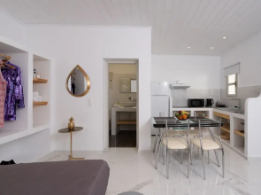 GK in Santorini Home ART