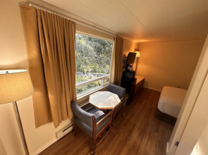 Astoria Crest Hotel