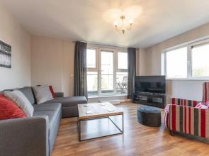 Luxury 2 Bed Apartment Parking by NEC Solihull