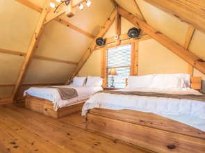River Rd. Treehouses- Whippoorwill Haus 1 Bedroom 1 Bathroom Cabin