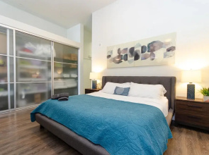 Downtown Convention Center Suite with Pool