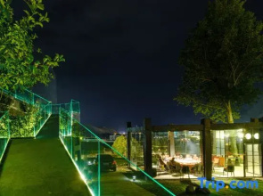 Black Stone Hotel