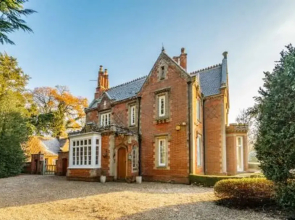 Host Stay Bressingham Lodge