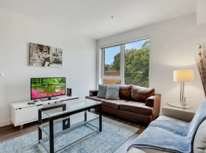 Stylish 1BR Family Apartment by Dtla