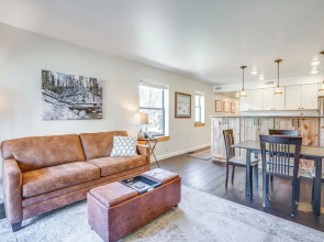 1/2 Mi to Dtwn Frisco: Mtn-view Condo w/ Pool!