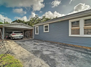 Pet-friendly Brenham Cottage w/ Yard!