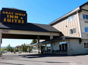 Gray Wolf Inn & Suites