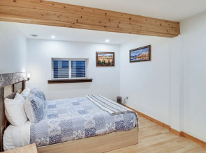 Sauna, Gas Grill & More! Belgrade Duplex