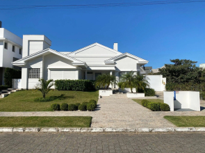 Casa Térrea 3 Suítes Piscina Jurere Internacional