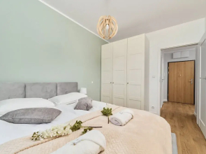 Home Office Flat Miedziana by Renters