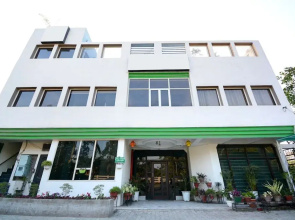 Hotel Ra Flora by OYO Rooms