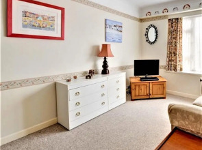 Cozy Apartment Located near Coast
