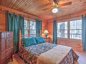 Highlands Cabin w/ Forest Views < 4 Mi to Cashiers