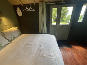 Enchanted Cabin Retreat in Sibford Gower