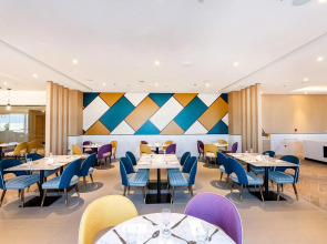 Отель Premier Inn Dubai Dragon Mart