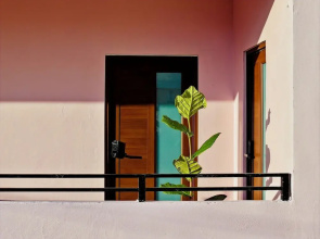 Room 3: Vibrant Walkable Hub in Santurce