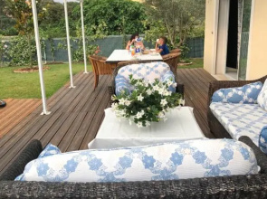 Petite maisonette adossee mais independante avec piscine