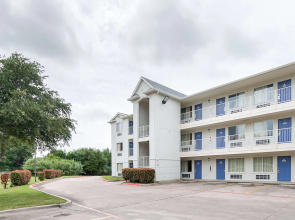 Motel 6 Grand Prairie, TX - Near Six Flags Drive