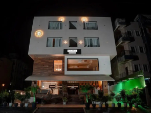 Luxirious Stays at Palette Patel Nagar