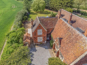 Luxury Home With Large Garden - The School House