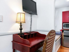 Sunny Hotel Room Corner Unit 1 Bedroom 1 Bathroom Hotel Room