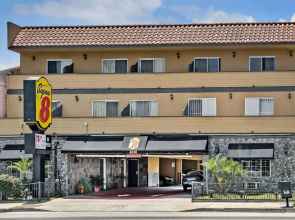 Elev8 Hotel Los Angeles LAX