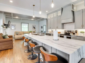2 Mi to Dtwn: Stylish Urban Retreat in Birmingham