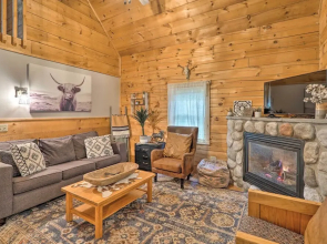 Cozy Retreat w/ Porch & Double JJ Resort Access!