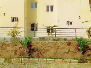 C33 Apartment And Suites
