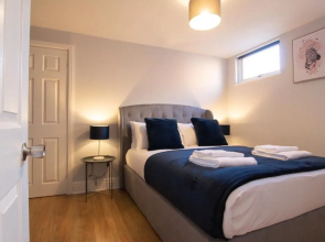 Lord Street Modern Apartment with parking by Rework Accommodation