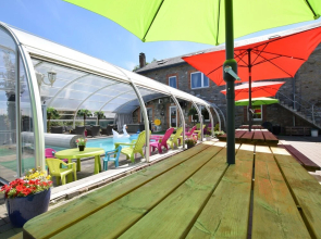 Pleasant Holiday Home with Sauna And Jacuzzi in Courtil