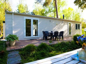 Well-kept Chalet in a Holiday Park, Adjacent to the Hoge Veluwe National Park