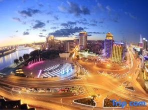 Yunduo · Designer Intelligent Cinema Homestay (Yanji Yanbian University West Market Branch)