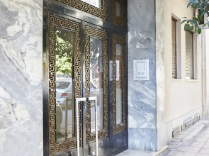 Luxury n Chic Athens Museum Apt