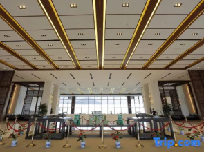 Nanjing Ziqing Lake Hot Spring Resort (Wildlife World)