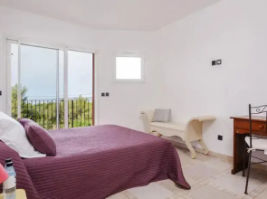 Squarebreak - Villa Overlooking The Sea