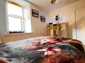 1-bed Apartment Sleeps 2 -free Parking -wifi & Tv