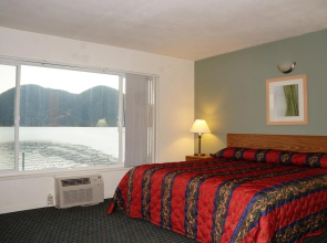 Lake Marina Inn