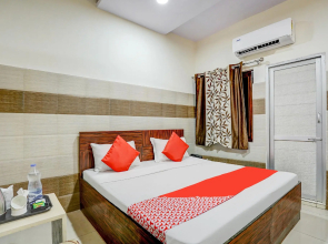 OYO 79498 Hotel 7 Sky