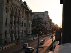 Apartment 3 Rooms, City Center, Balcony View, Sunset Boulevard