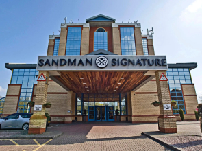 Sandman Signature London Gatwick Hotel