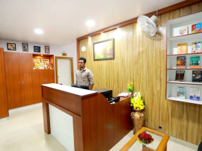 Base 9 Airport Hotel